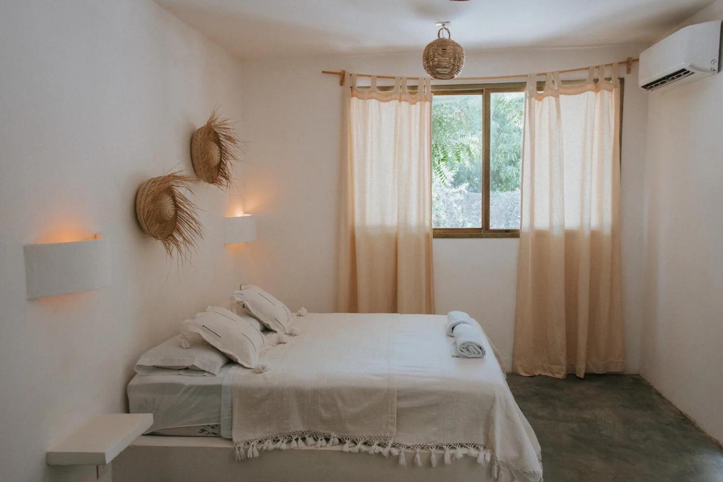 Отель Casa Leone La Punta Brisas de Zicatela Номер фото